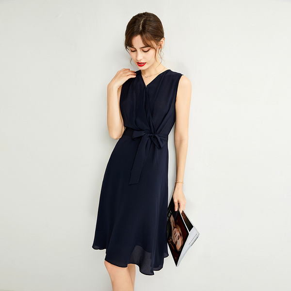 French style pure silk dress with a cinched waist and a V-neck, made of mulberry silk